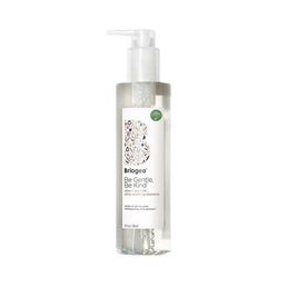 Briogeo Be Gentle, Be Kind&trade; Aloe + Oat Milk Ultra Soothing Shampoo herk&auml;lle hiuspohjalle.