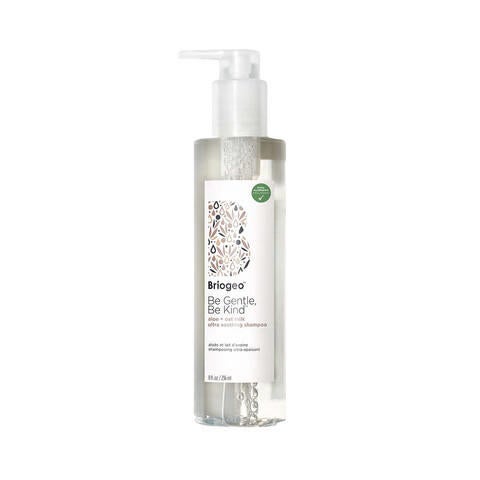 Briogeo Be Gentle, Be Kind&trade; Aloe + Oat Milk Ultra Soothing Shampoo herk&auml;lle hiuspohjalle.